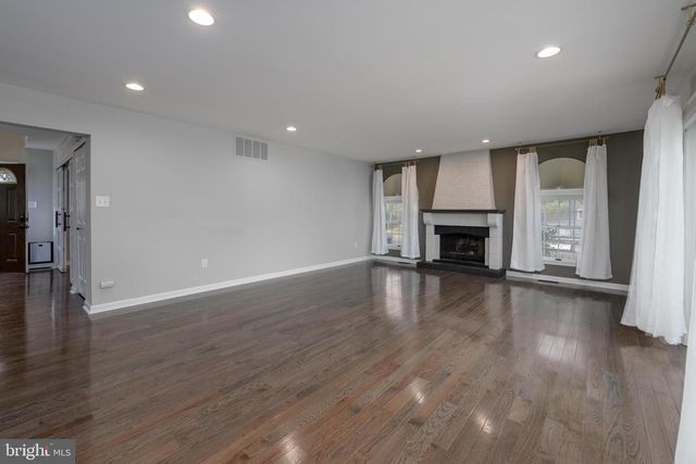 102 UNION MILL TER, Mount Laurel, NJ 08054