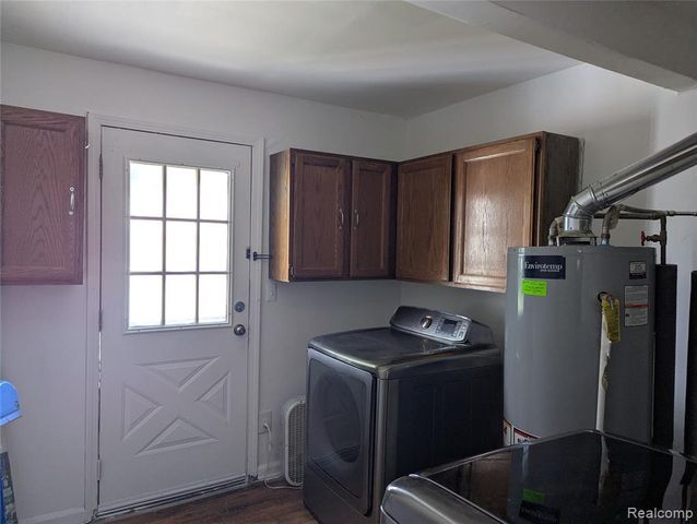 35054 Glen Street, Westland, MI 48186