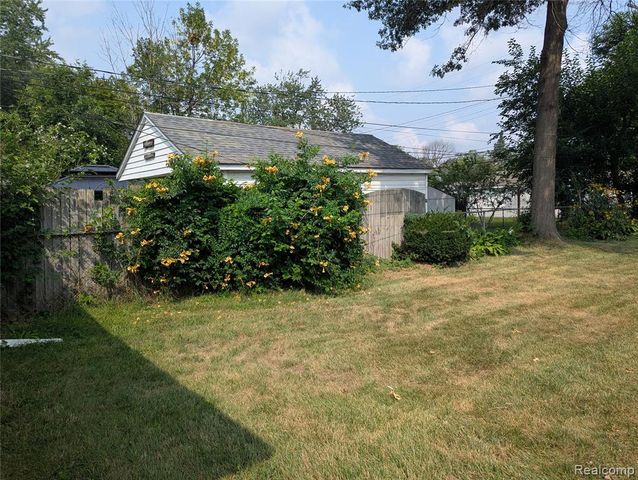 35054 Glen Street, Westland, MI 48186