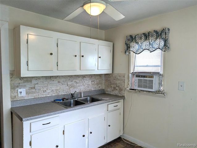 35054 Glen Street, Westland, MI 48186