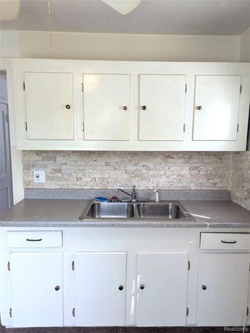 35054 Glen Street, Westland, MI 48186