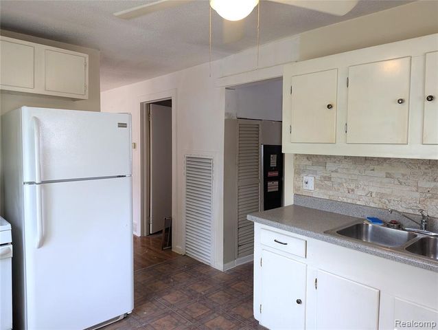 35054 Glen Street, Westland, MI 48186