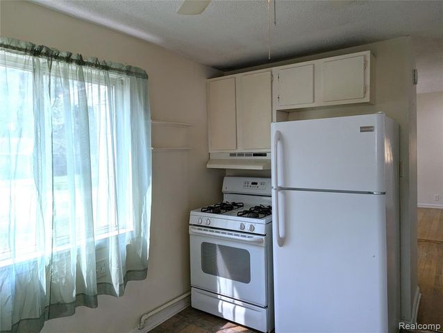 35054 Glen Street, Westland, MI 48186