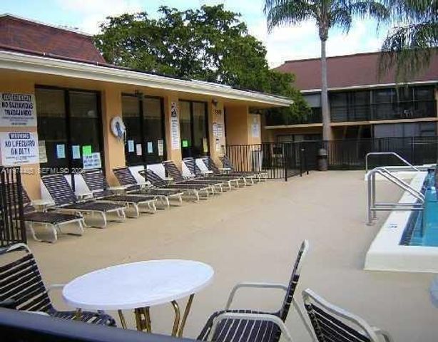 5849 Washington St 80, Hollywood, FL 33023