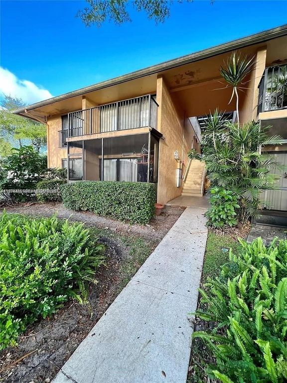 5849 Washington St 80, Hollywood, FL 33023