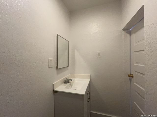 827 Steves Ave Apt 3, San Antonio, TX 78210