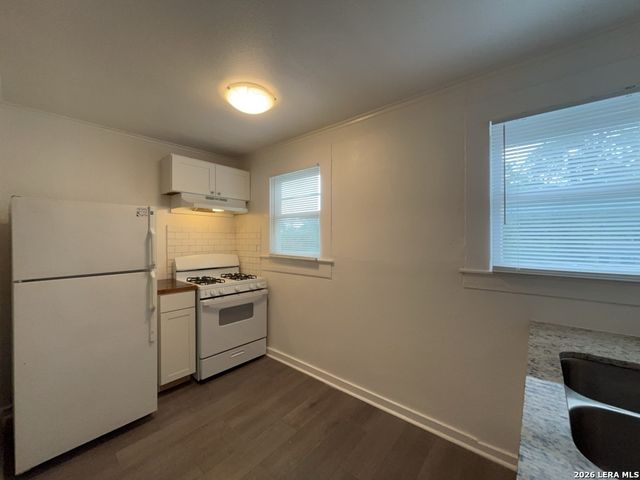827 Steves Ave Apt 3, San Antonio, TX 78210