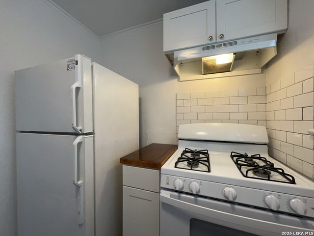 827 Steves Ave Apt 3, San Antonio, TX 78210