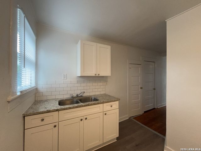 827 Steves Ave Apt 3, San Antonio, TX 78210