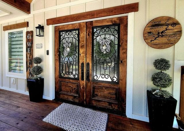 33765 S Coves Drive, Afton, OK 74331