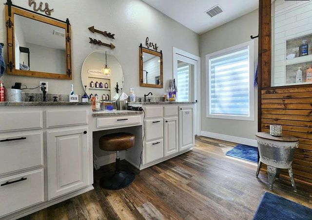 33765 S Coves Drive, Afton, OK 74331