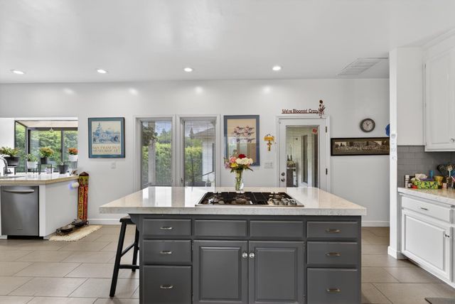 2612 Huntington Rd, Sacramento, CA 95864
