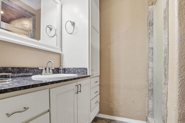 2414 Loch Lomond Street, Highlands, TX 77562