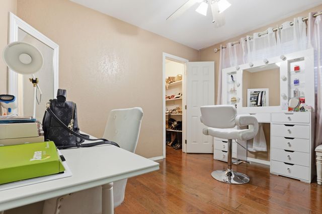 2414 Loch Lomond Street, Highlands, TX 77562