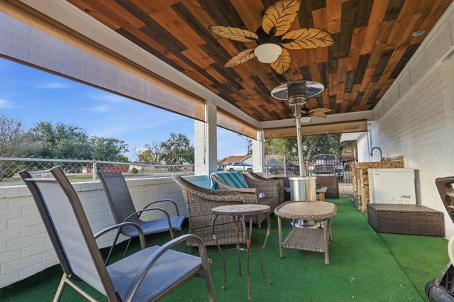 2414 Loch Lomond Street, Highlands, TX 77562