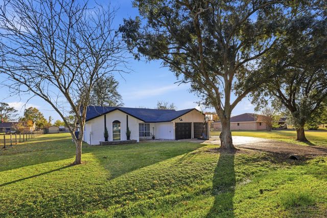 2414 Loch Lomond Street, Highlands, TX 77562