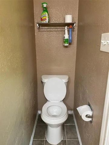 2414 Loch Lomond Street, Highlands, TX 77562