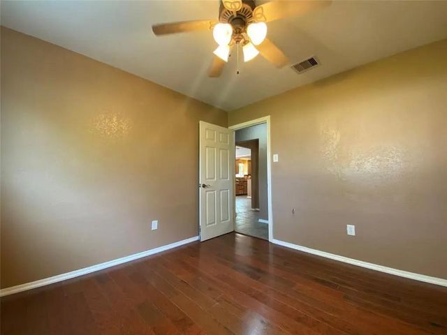 2414 Loch Lomond Street, Highlands, TX 77562