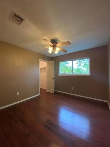 2414 Loch Lomond Street, Highlands, TX 77562