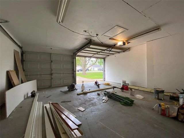 2414 Loch Lomond Street, Highlands, TX 77562