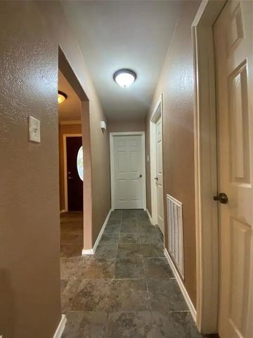 2414 Loch Lomond Street, Highlands, TX 77562