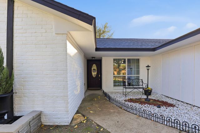 2414 Loch Lomond Street, Highlands, TX 77562