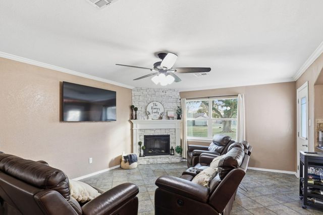 2414 Loch Lomond Street, Highlands, TX 77562