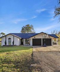 2414 Loch Lomond Street, Highlands, TX 77562