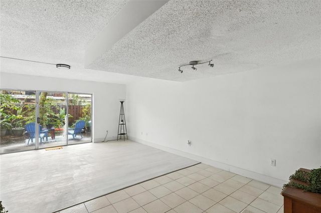4165 SW 66th Ter 109, Davie, FL 33314