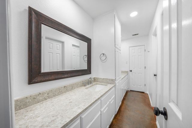 2500 S County Rd 1110, Midland, TX 79706