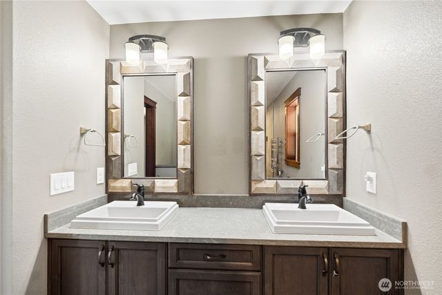 16026 Lawrence Place SE, Yelm, WA 98597