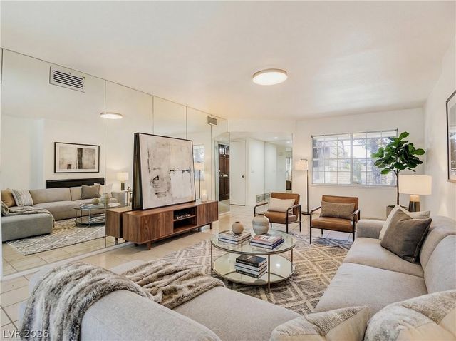 1125 Vegas Valley Drive, Las Vegas, NV 89109