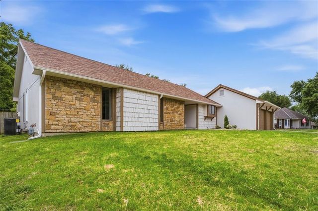 219 NW Redwood Court, Lee's Summit, MO 64064