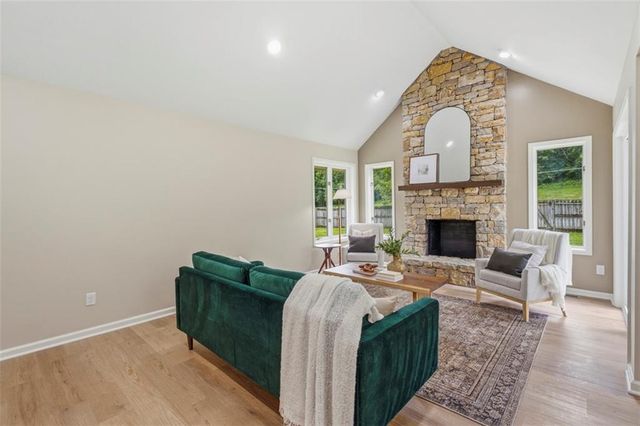 219 NW Redwood Court, Lee's Summit, MO 64064