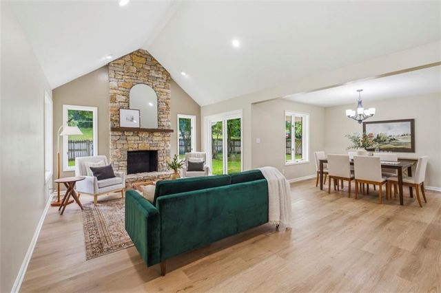 219 NW Redwood Court, Lee's Summit, MO 64064