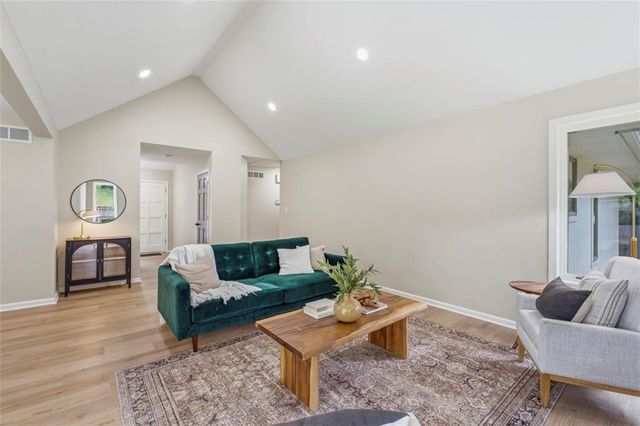 219 NW Redwood Court, Lee's Summit, MO 64064