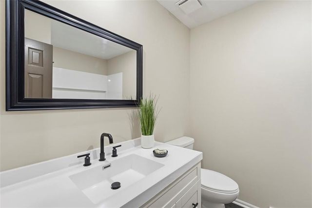 219 NW Redwood Court, Lee's Summit, MO 64064