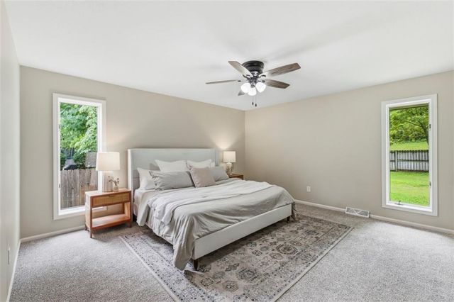 219 NW Redwood Court, Lee's Summit, MO 64064