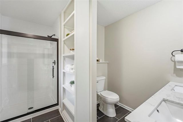 219 NW Redwood Court, Lee's Summit, MO 64064