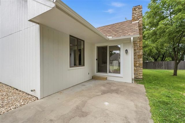 219 NW Redwood Court, Lee's Summit, MO 64064