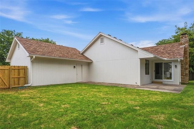 219 NW Redwood Court, Lee's Summit, MO 64064