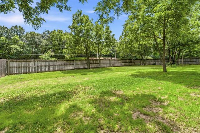 219 NW Redwood Court, Lee's Summit, MO 64064
