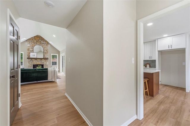 219 NW Redwood Court, Lee's Summit, MO 64064