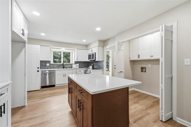 219 NW Redwood Court, Lee's Summit, MO 64064