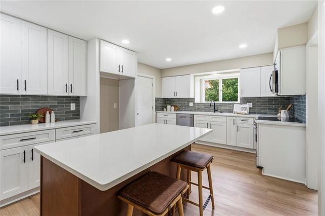 219 NW Redwood Court, Lee's Summit, MO 64064