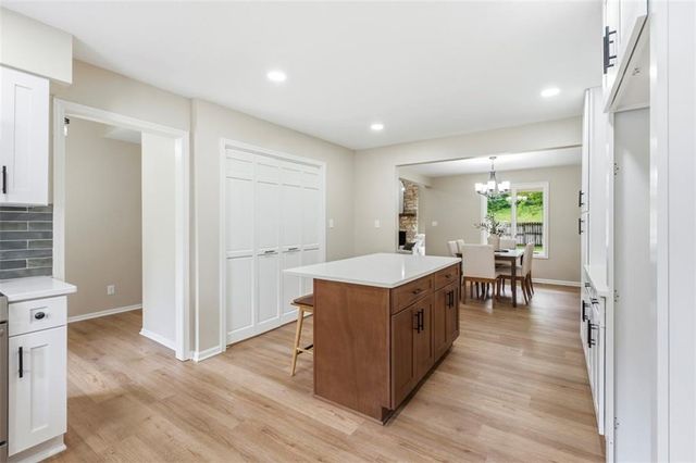 219 NW Redwood Court, Lee's Summit, MO 64064
