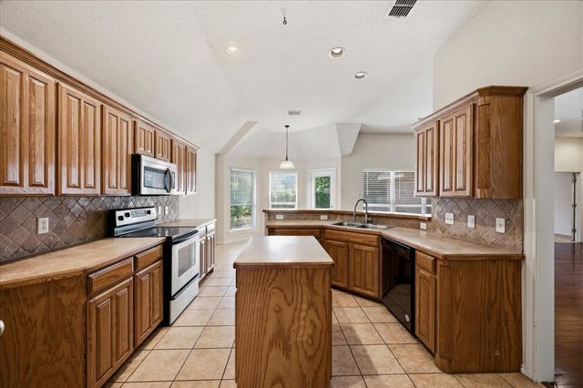 7408 Rolling Hills Drive, Benbrook, TX 76126