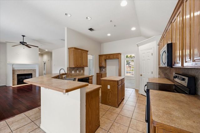 7408 Rolling Hills Drive, Benbrook, TX 76126