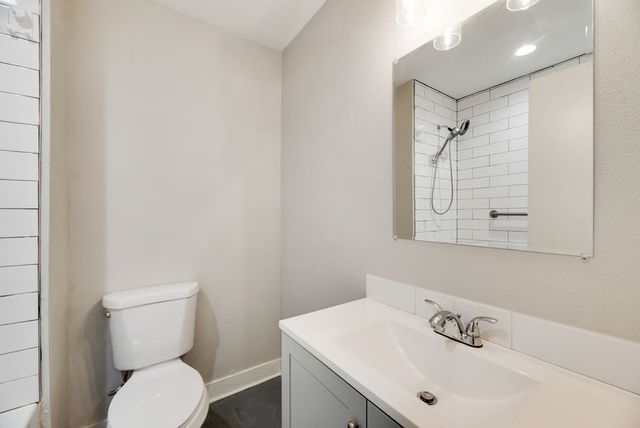 500 Kirven Avenue, Waxahachie, TX 75165