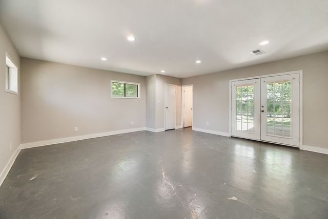 500 Kirven Avenue, Waxahachie, TX 75165